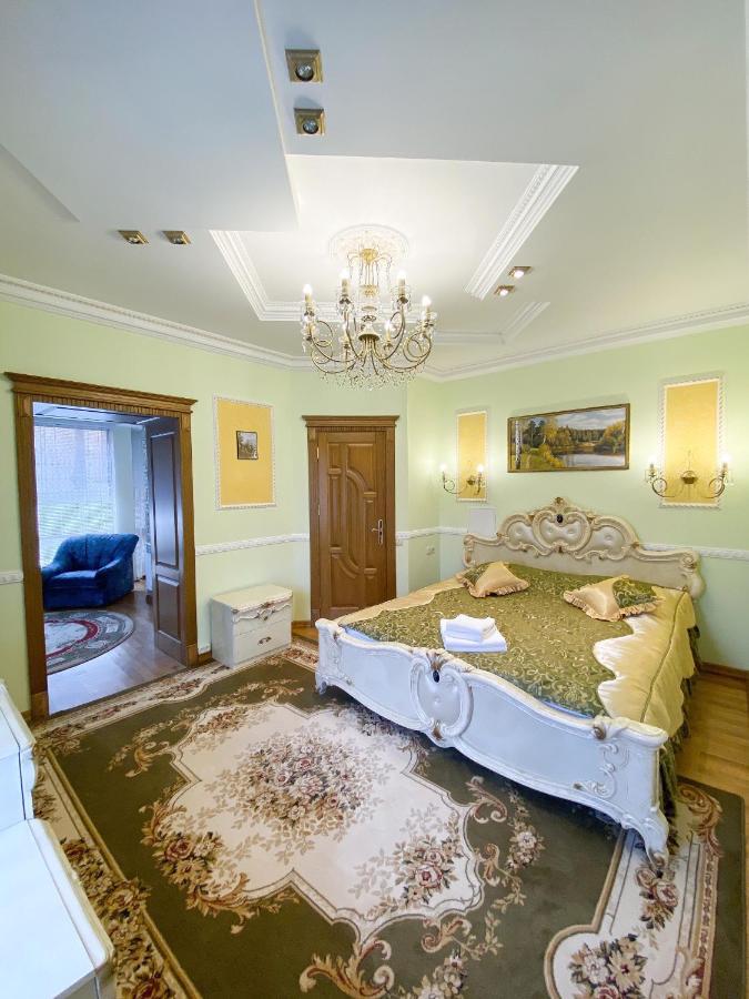 Петрос Family Hotel Iaremcea Exterior foto