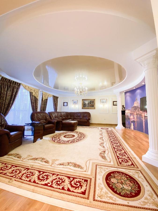 Петрос Family Hotel Iaremcea Exterior foto