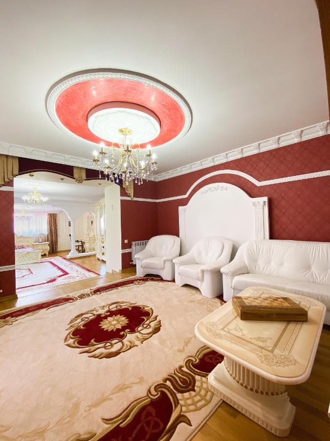 Петрос Family Hotel Iaremcea Exterior foto