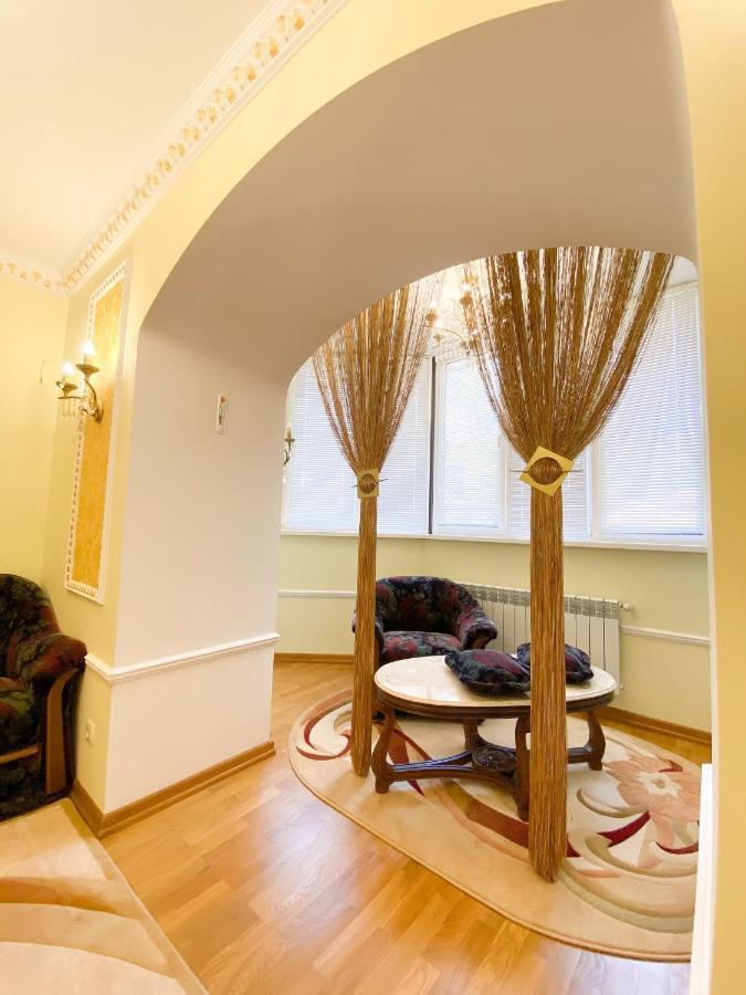 Петрос Family Hotel Iaremcea Exterior foto