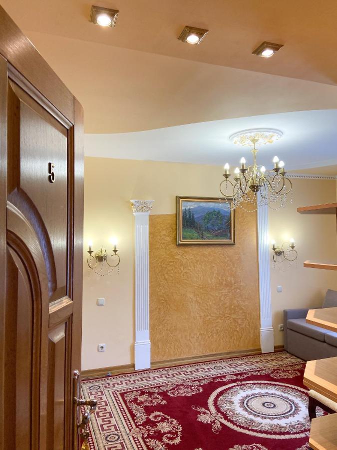 Петрос Family Hotel Iaremcea Exterior foto