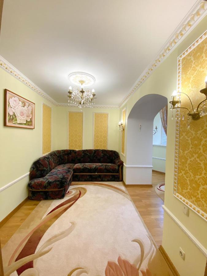 Петрос Family Hotel Iaremcea Exterior foto