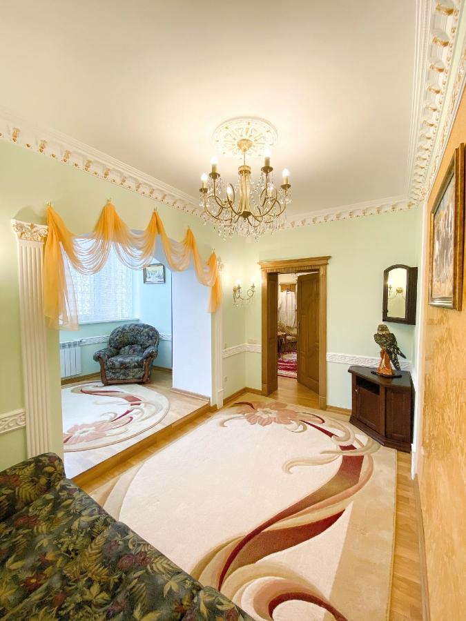Петрос Family Hotel Iaremcea Exterior foto