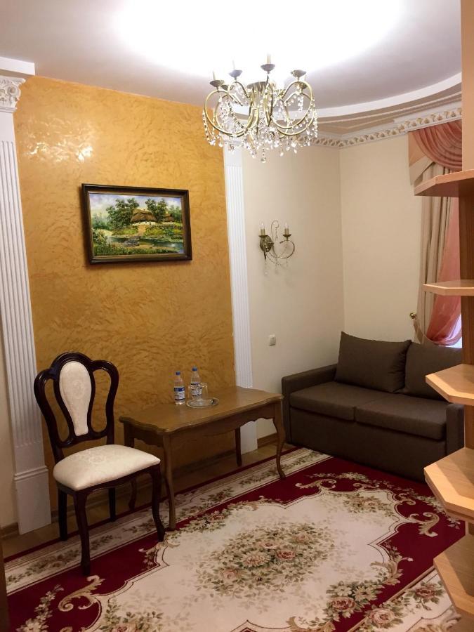 Петрос Family Hotel Iaremcea Exterior foto