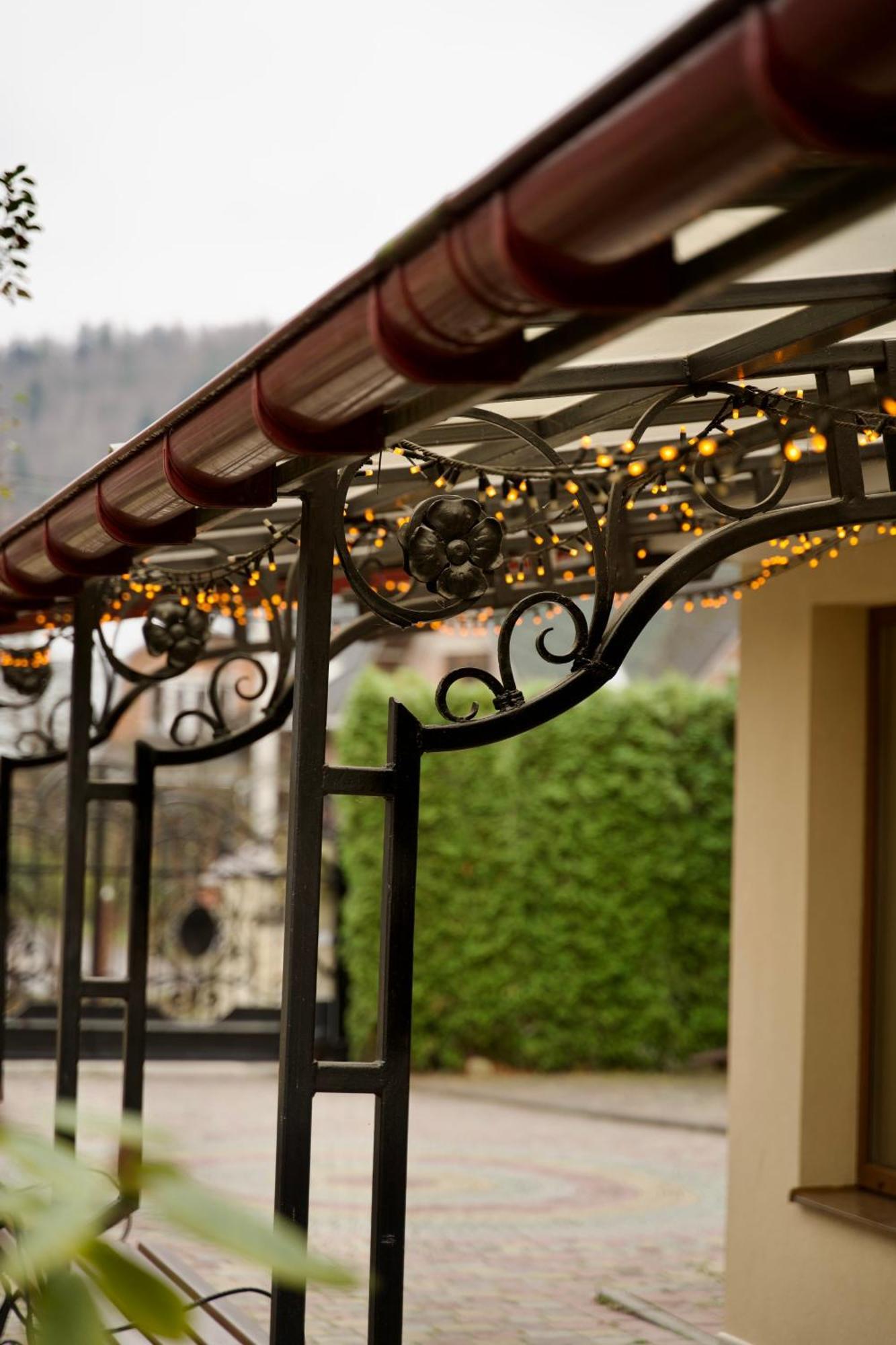 Петрос Family Hotel Iaremcea Exterior foto