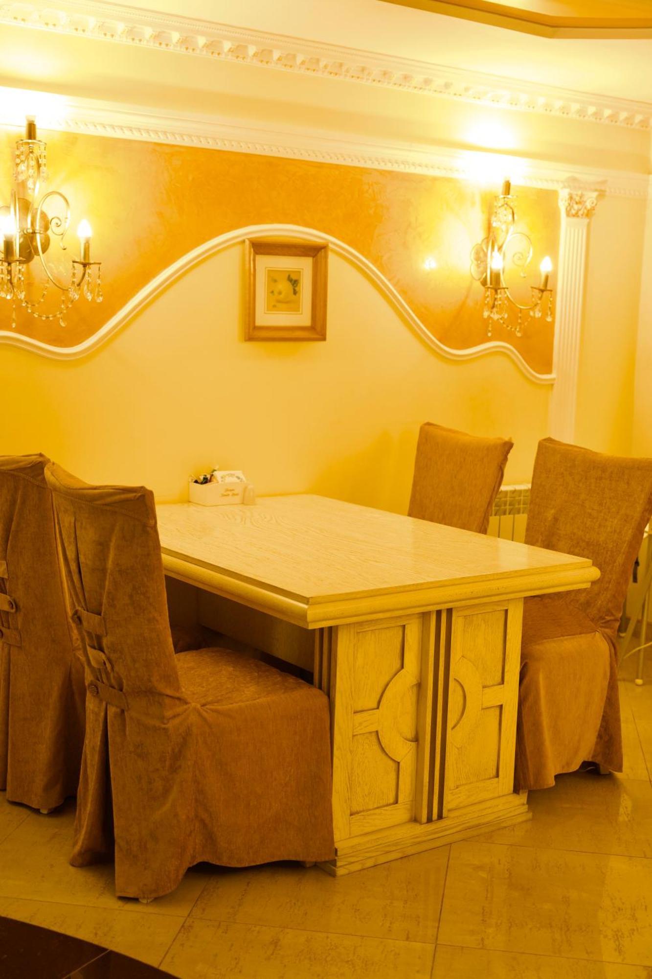 Петрос Family Hotel Iaremcea Exterior foto