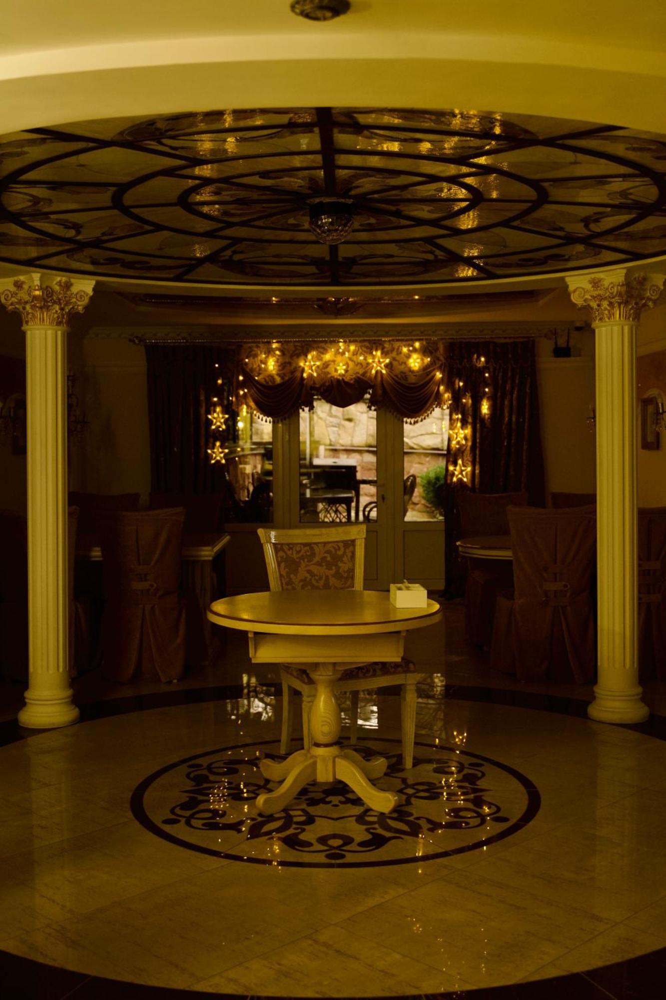 Петрос Family Hotel Iaremcea Exterior foto