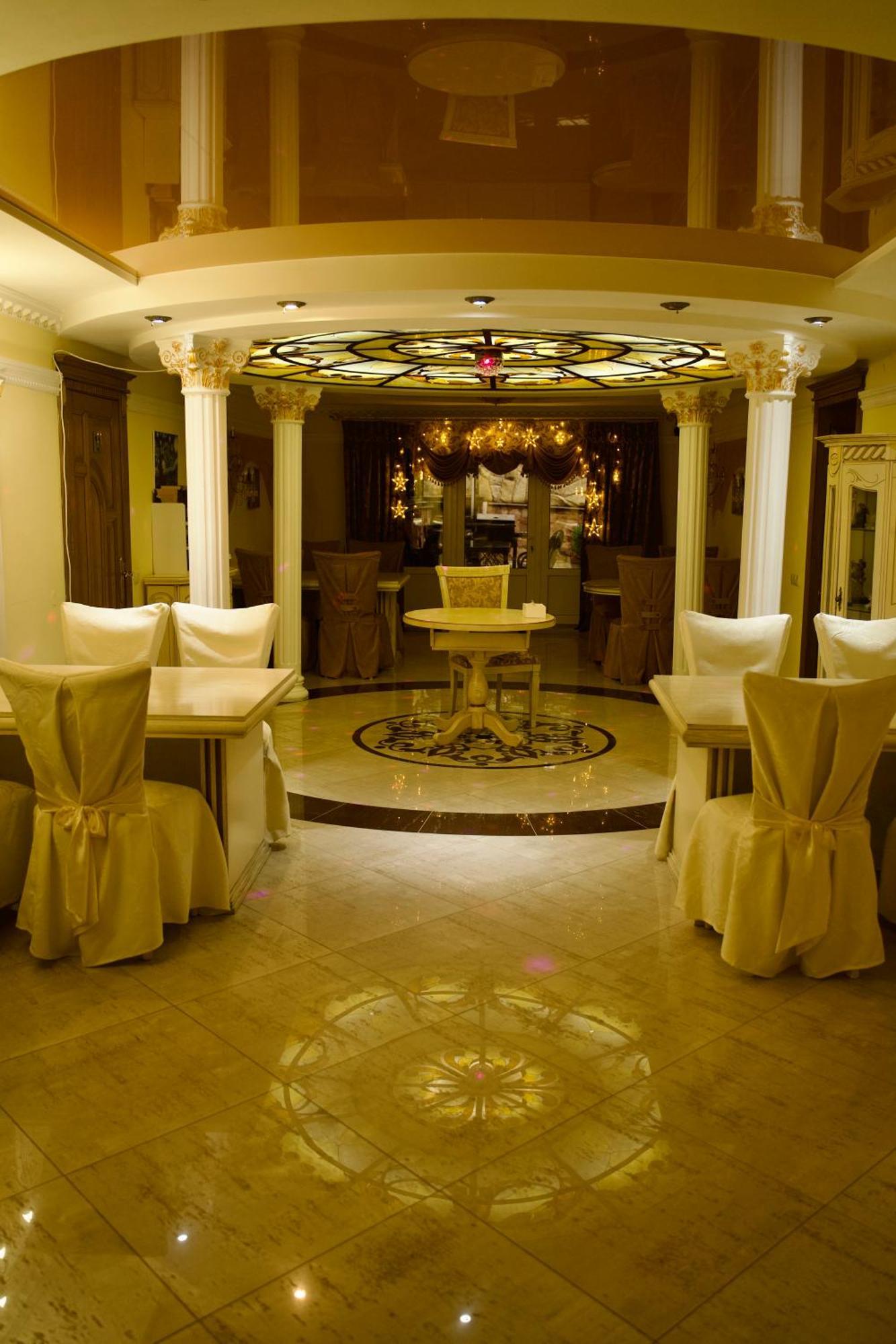 Петрос Family Hotel Iaremcea Exterior foto